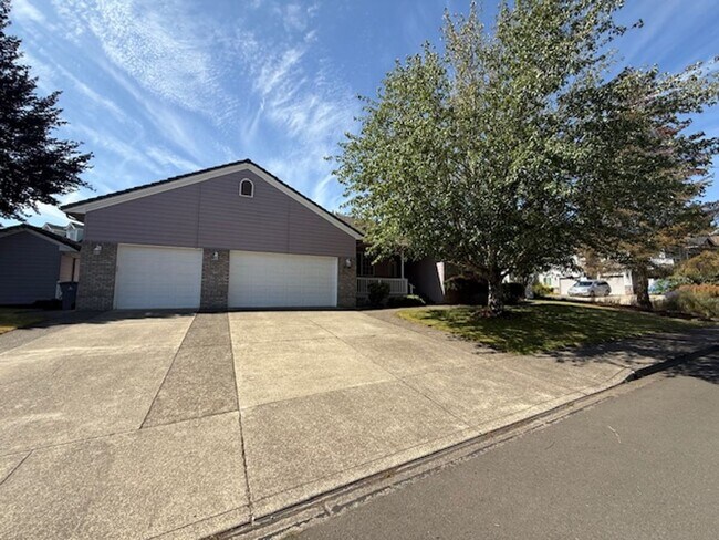 Foto del edificio - 4-bedroom 2.5 Bath McMinnville OR 97128