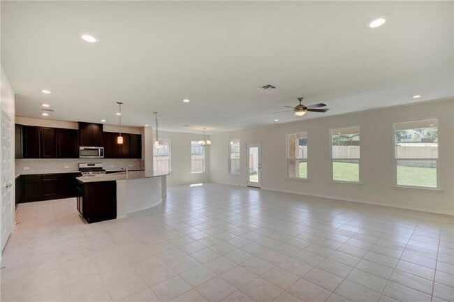 Building Photo - 3105 Maurine Dr