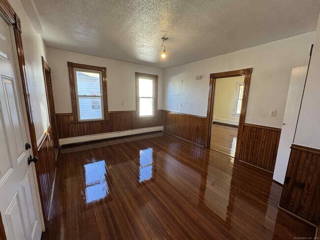 Building Photo - 162 Jubilee St