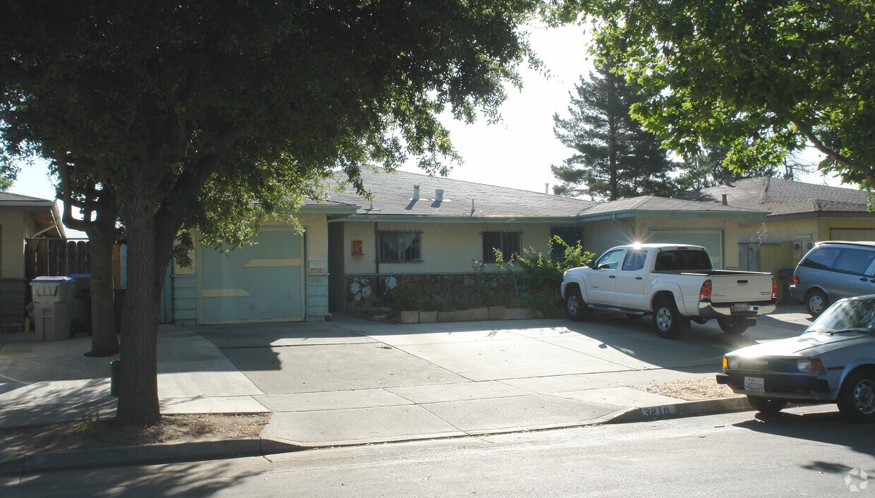 Primary Photo - 3210-3214 Locke Dr
