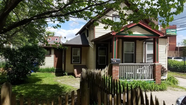 CASA DE UN DORMITORIO - 1975 W 44th St