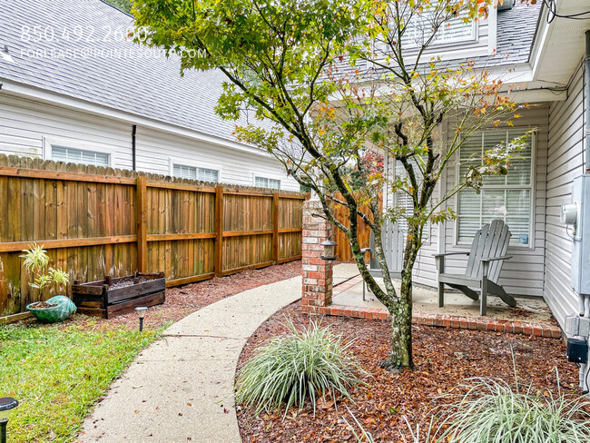 Building Photo - Charming 3-Bedroom Home in East Hill!