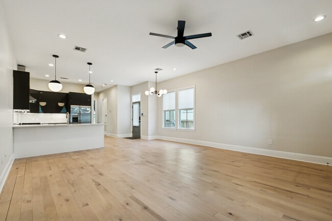 Building Photo - 1231 Feliciana St