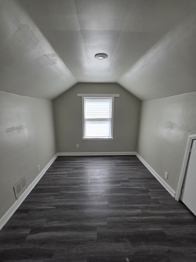Foto del edificio - 15448 Log Cabin St
