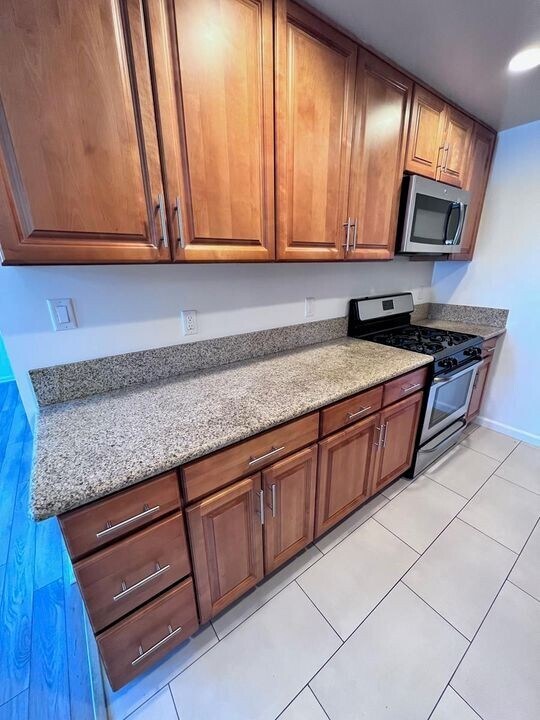 Foto del edificio - 1263 S Dunsmuir Ave