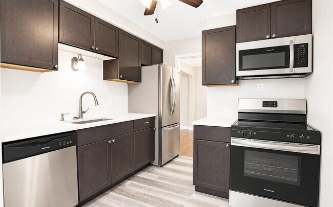 Building Photo - 2750 N 61st St
