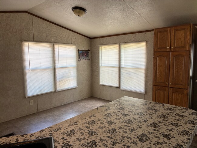 Foto del edificio - 2710 N Farm Rd 137