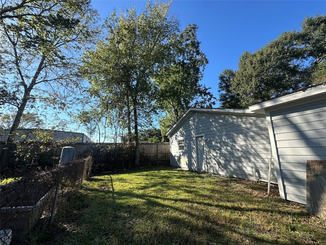 Foto del edificio - 3331 Longhorn Dr