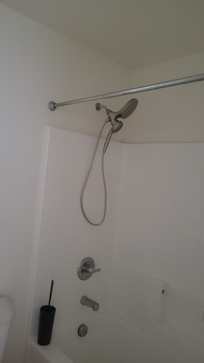 2-full bathrooms - 2401 E Rio Salado Pky