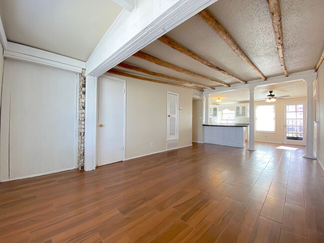 Foto del edificio - West El Paso 4 bed refrig A/C Home