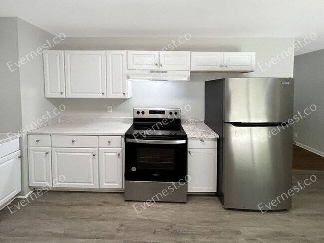 Building Photo - 2463 Montezuma Cir