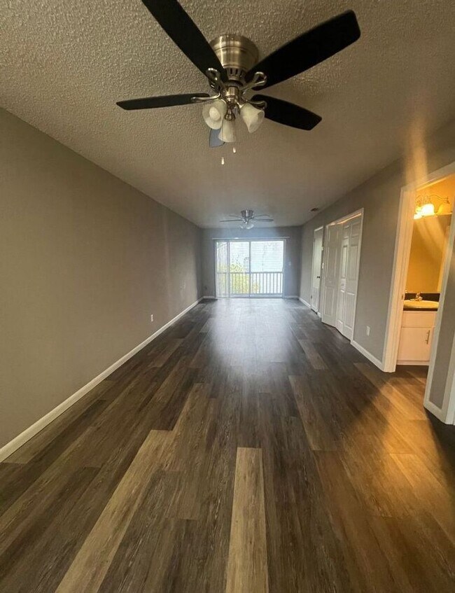Building Photo - FREE 1ST MONTH RENT 1 Bed 1 Bath | Central Air | Community Pool | Section 8 Welcome