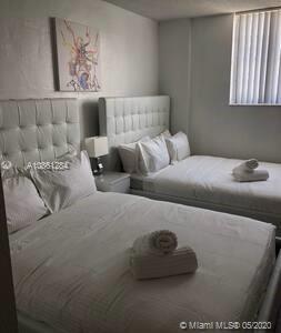 Foto del edificio - 19370 Collins Ave