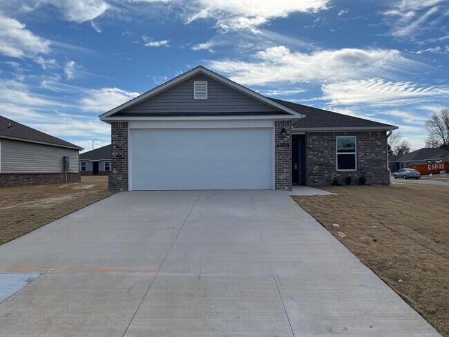 Building Photo - Now Pre-Leasing — Don’t Miss This 3 Bedroom, 2 Bath Home in Somerset