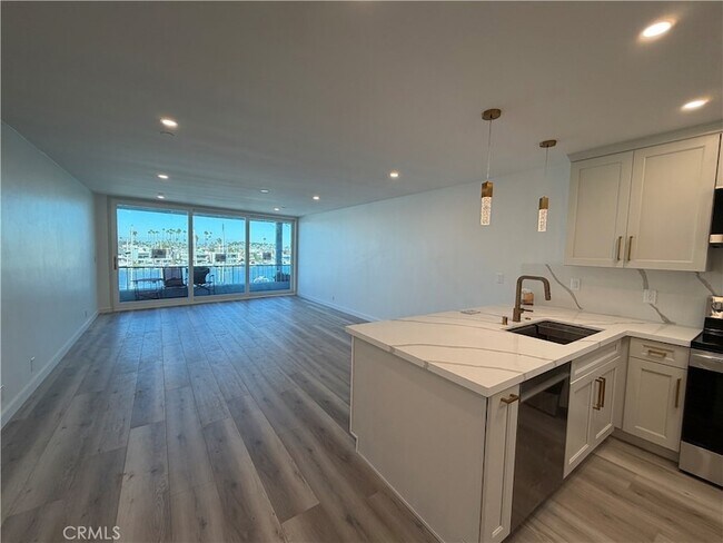 Foto del edificio - 6150 E Bayshore Walk