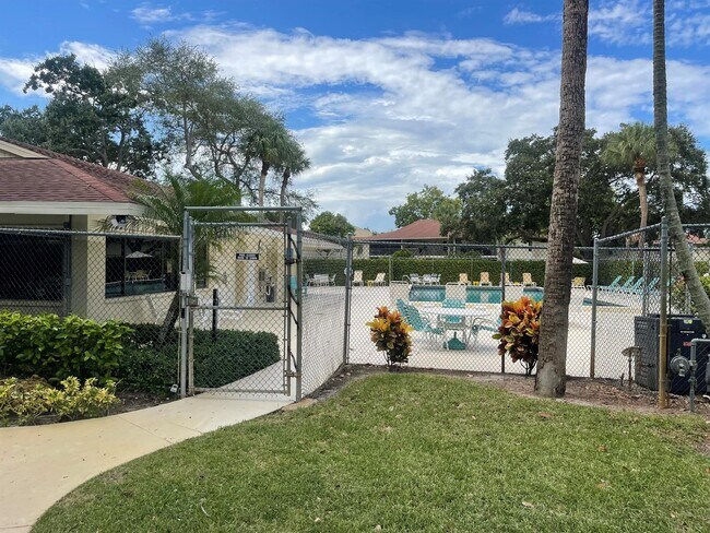 Foto del edificio - 6520 Chasewood Dr