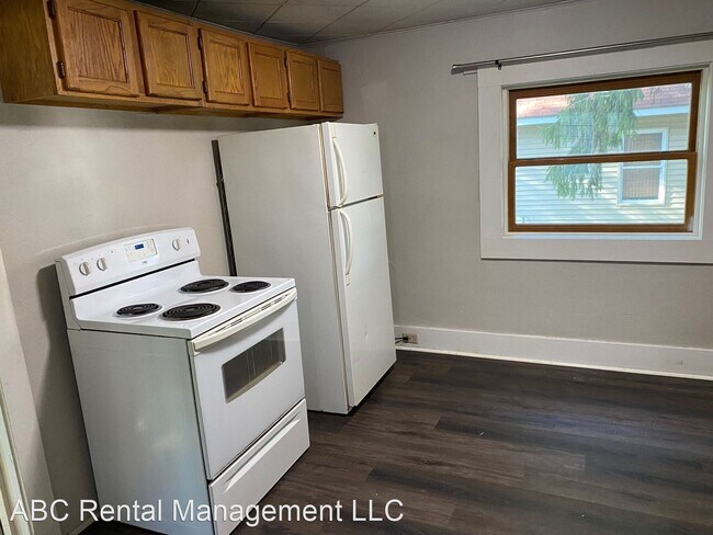 Building Photo - 3 br, 1 bath House - 312 Superior St