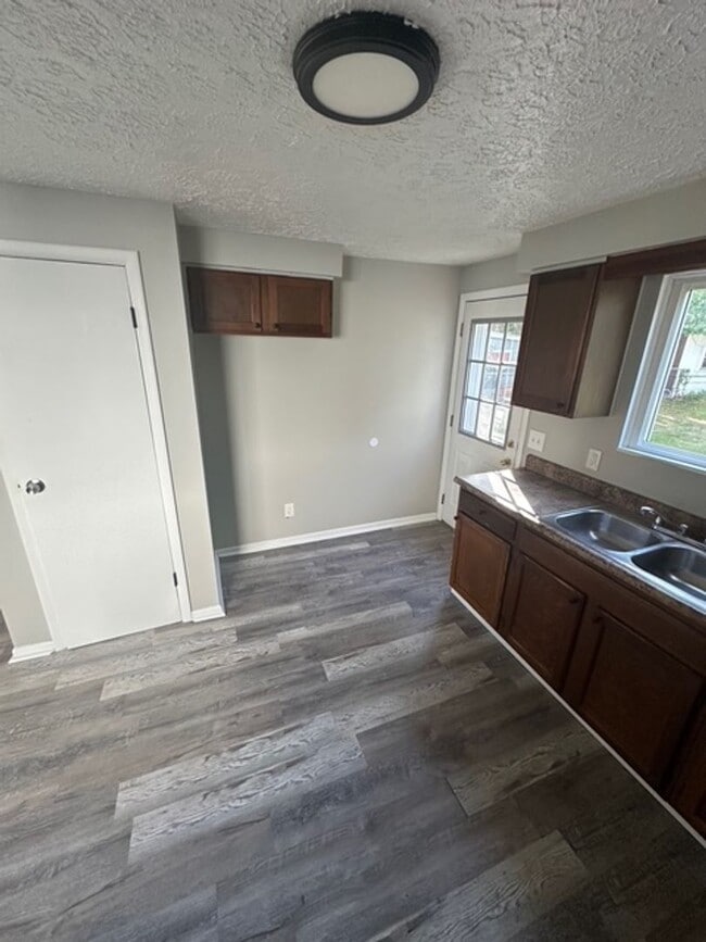 Building Photo - 31 Plover St