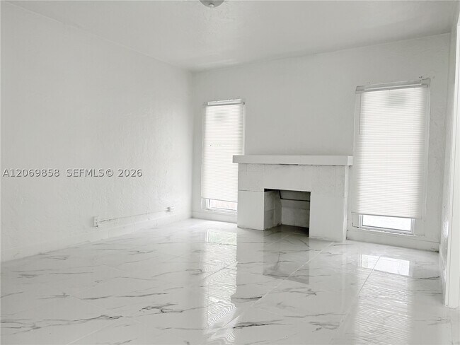 Foto del edificio - 1138 NW 37th St