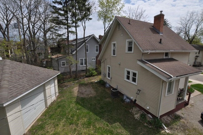 Foto del edificio - 921 Sylvan Ave