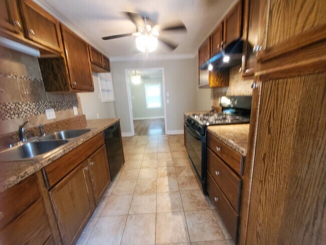 Foto del edificio - Call Jeff and Tonia Rollins at (501)626-9917