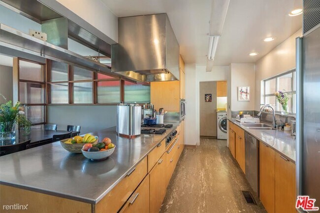 Foto del edificio - 3 br, 2 bath House - 3064 Castle St