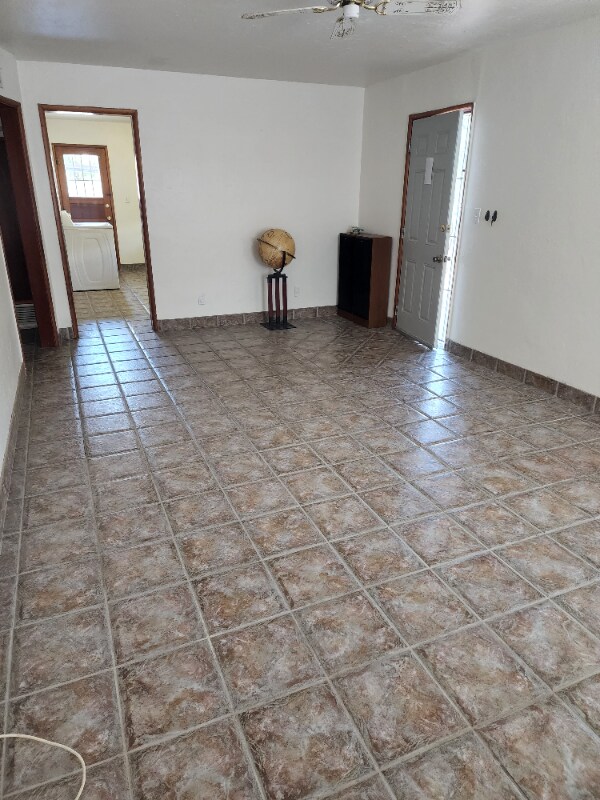 Foto del edificio - 2525 N Edith Blvd