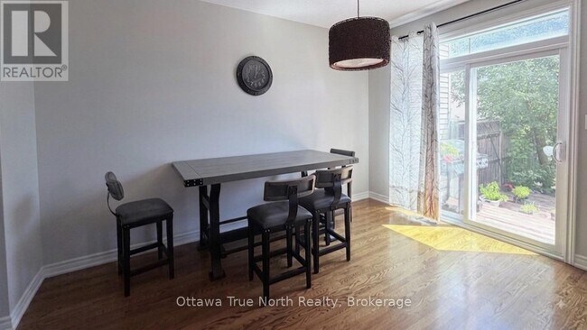 Photo du bâtiment - 308 Glenbrae Ave