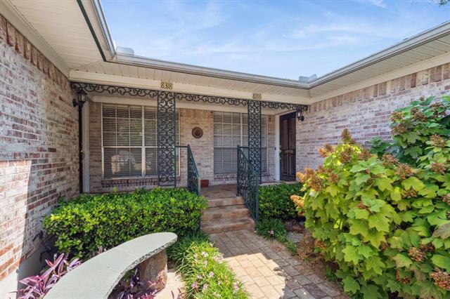 Foto del edificio - 8318 Lullwater Dr