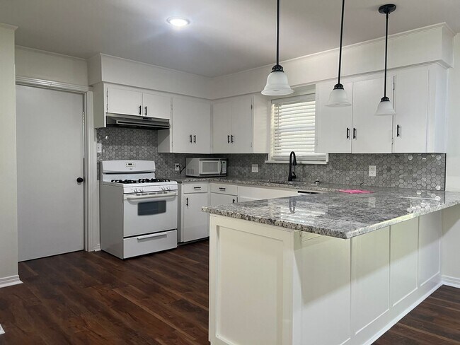 Foto del edificio - 304 S Claremont Ave