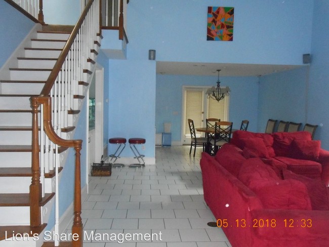 Foto del edificio - 3 br, 2 bath House - 1009 Myers Park Dr.