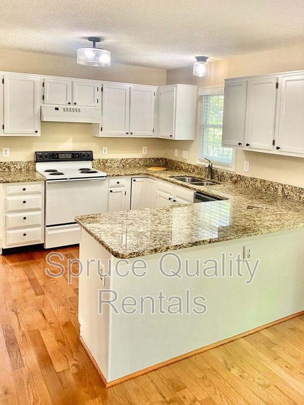Foto principal - 300 Silk Hope Dr