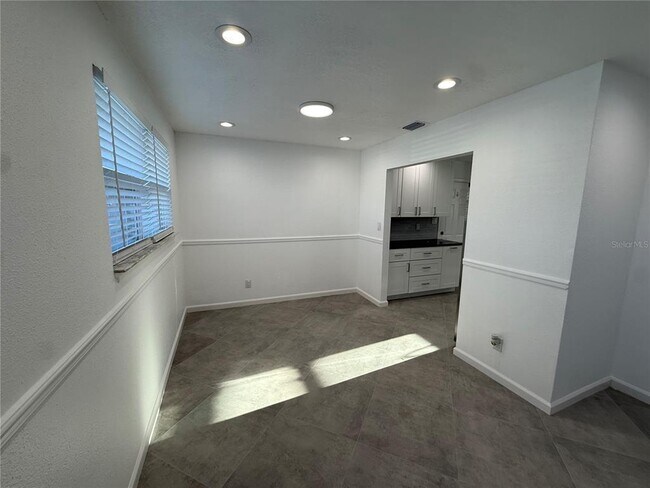 Foto del edificio - 15573 Bedford Cir E