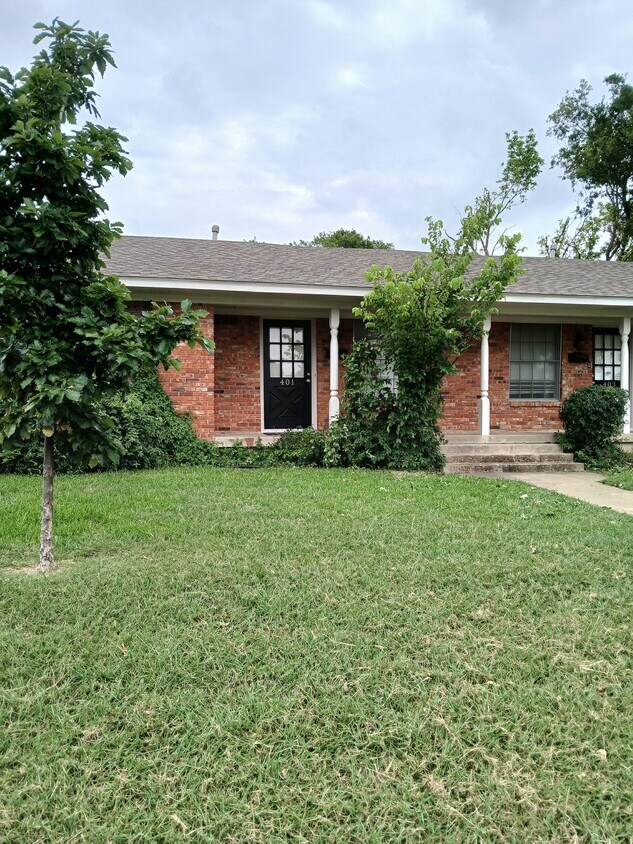 Primary Photo - 401 La Salle Dr