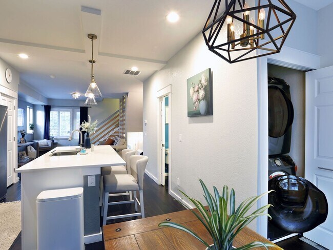 Foto del edificio - 3 Bedroom Townhome in Denver