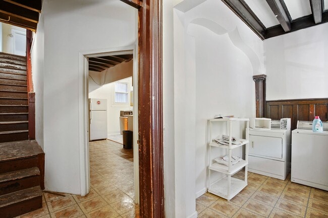 Foto del edificio - 1709 W Montgomery Ave