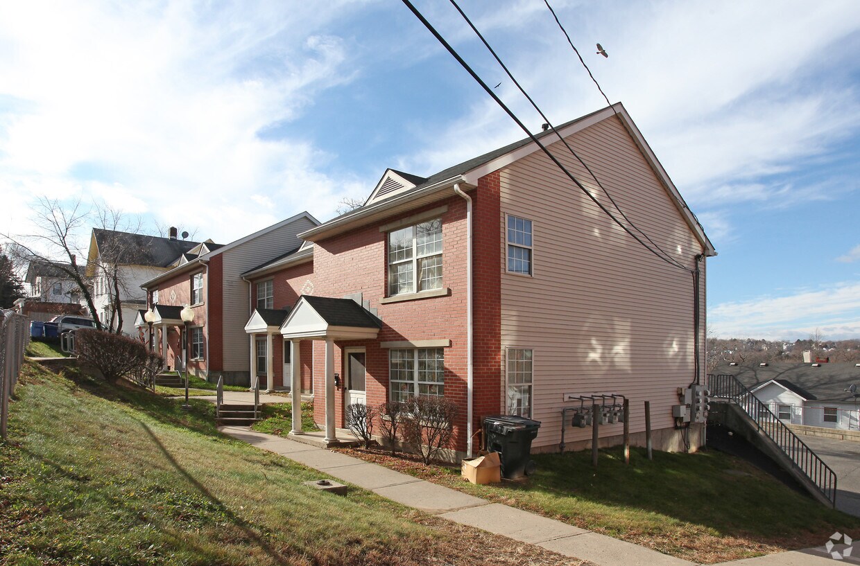 Primary Photo - 454-456 Baldwin St