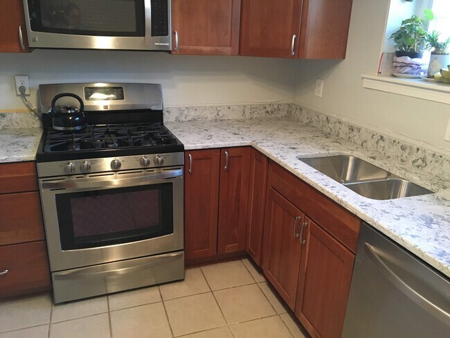 Kitchen - 3757 Jason Ave