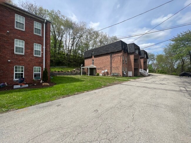 Building Photo - 2850 Washington Blvd