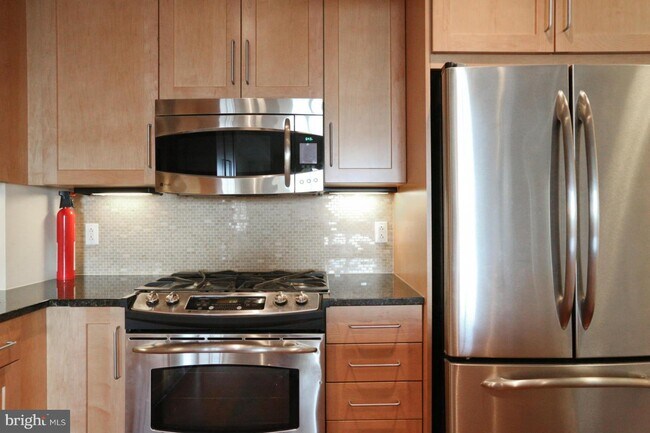 Foto del edificio - 8220 Crestwood Heights Dr