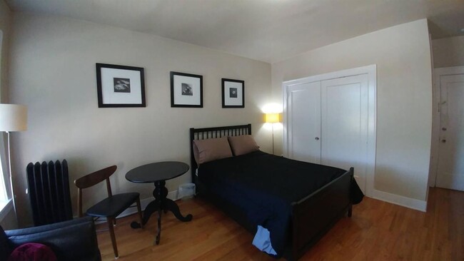 Building Photo - Studio, 1 bath House - 905 NE 43rd St, #209