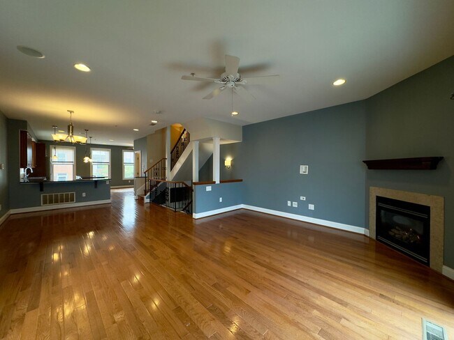 Building Photo - 902 S Linwood Ave
