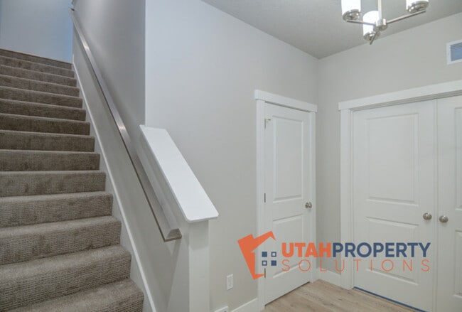 Building Photo - 396 S 980 W