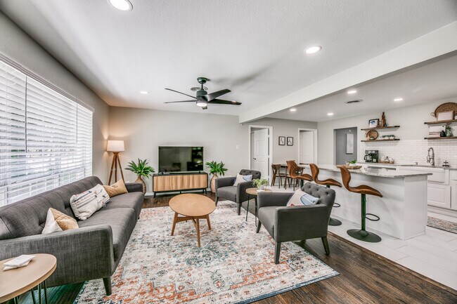 Foto del edificio - 2519 Highwood Dr