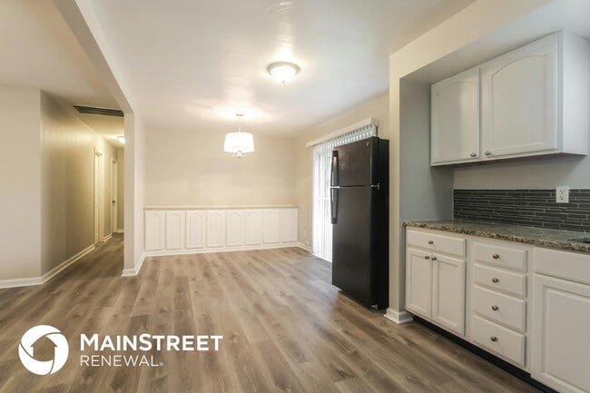 Foto del edificio - 5105 Rixon Ave