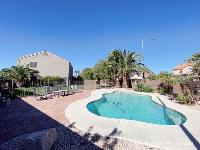 Foto del edificio - 640 Moonlight Mesa Dr