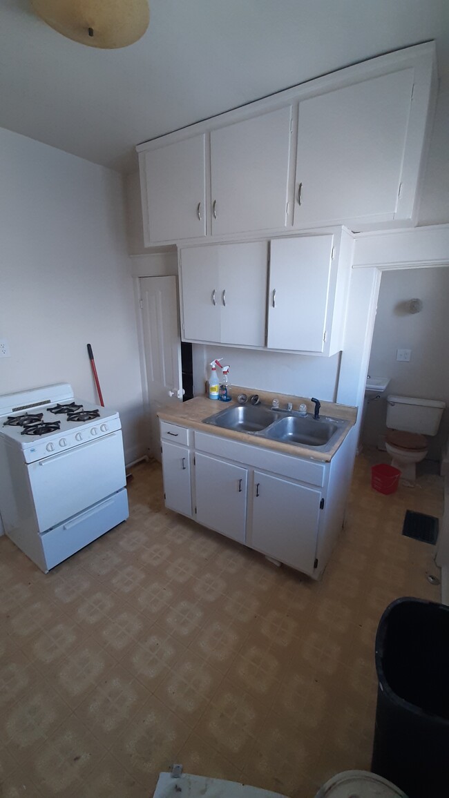 Kitchen with view of bathroom door - 715 W 6th St