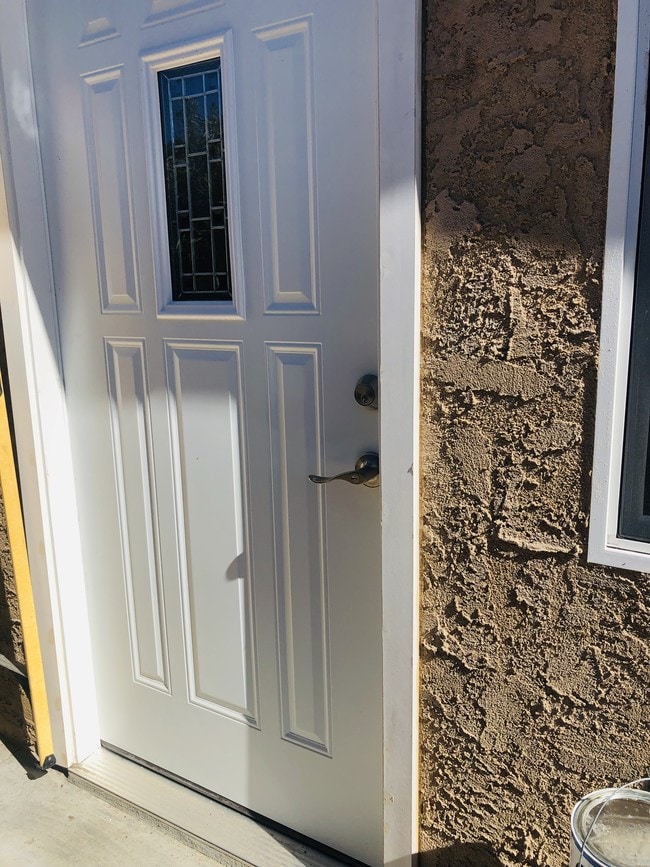 Building Photo - 14643 Chatsworth St