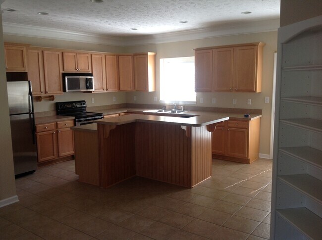 Kitchen - 55 4th St NW