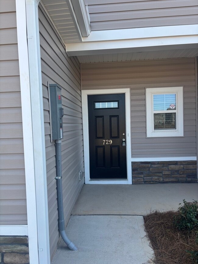 Building Photo - 729 Gatestone Ln